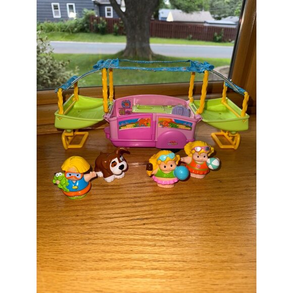 Fisher-Price Little People Beach Camping Set With Camper & Figures - Picture 3 of 7